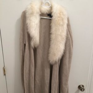 cape with faux fur